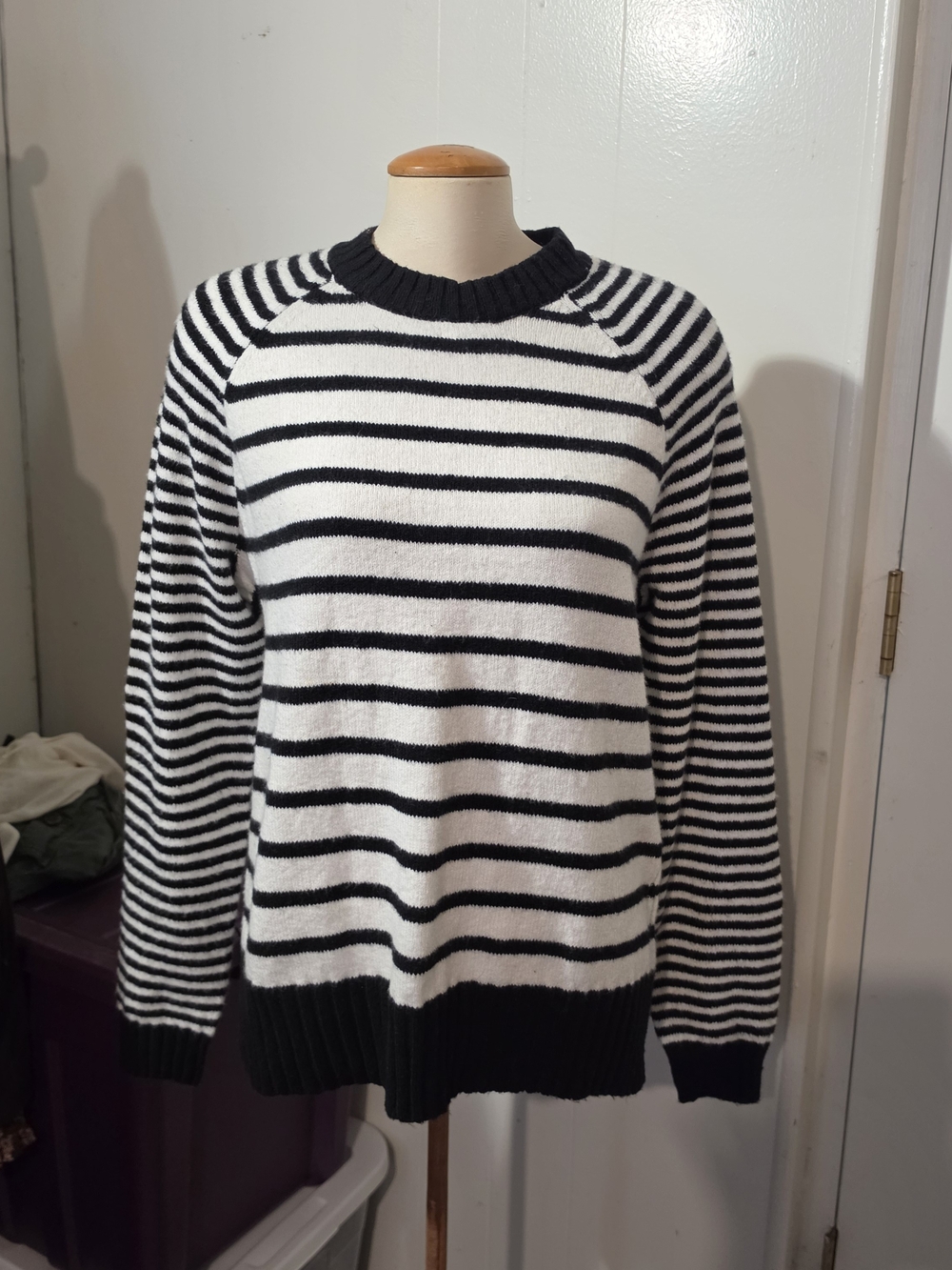Source Unknown Black & White Striped Crewneck Sweater